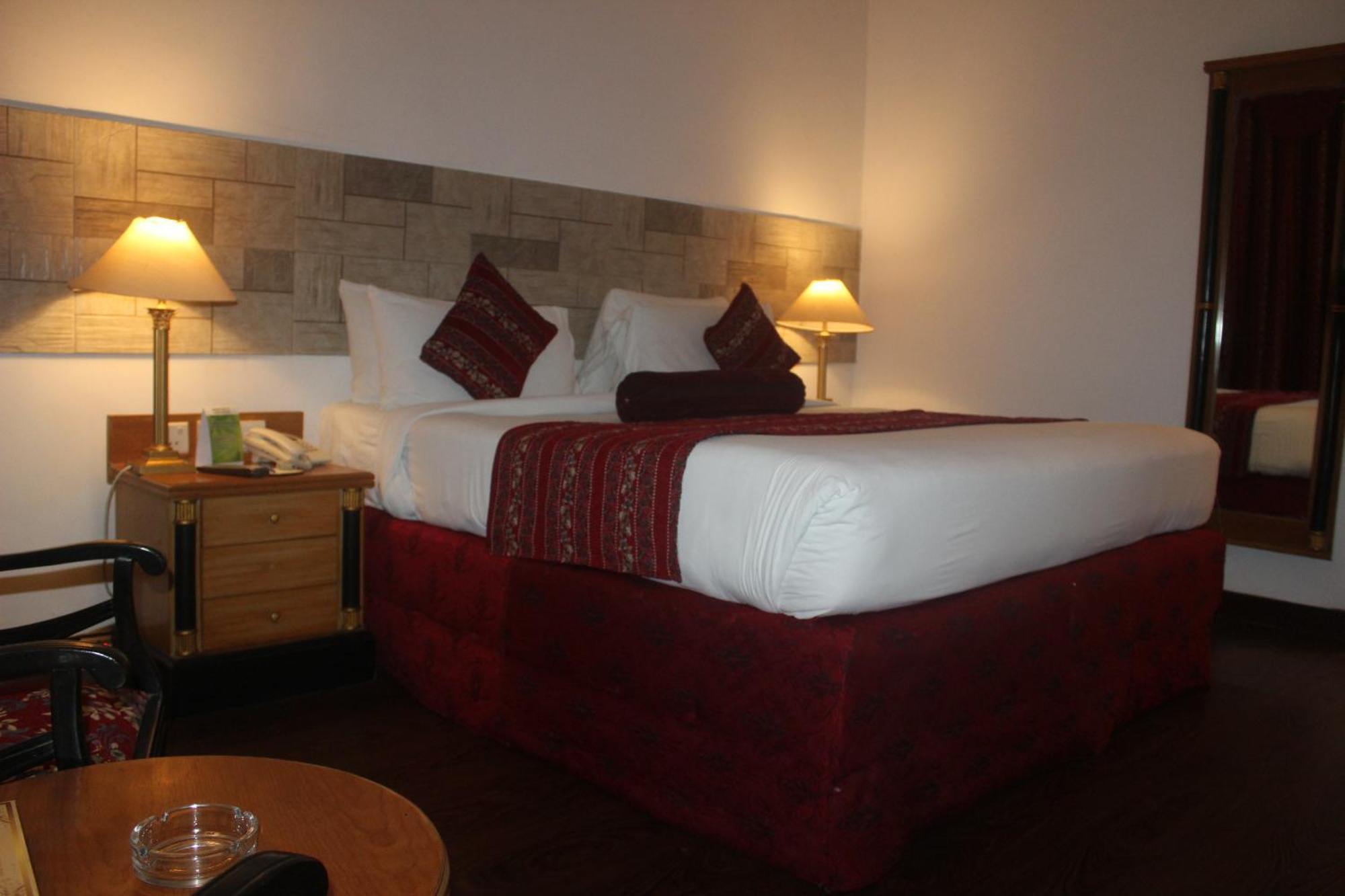 Mehran Hotel Karachi Ngoại thất bức ảnh